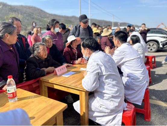 ־Ըͬ�� ��ů�����䡱���漯������ר���ɹ�����